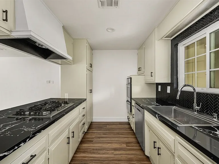 938 S Chaucer St — Photo 10