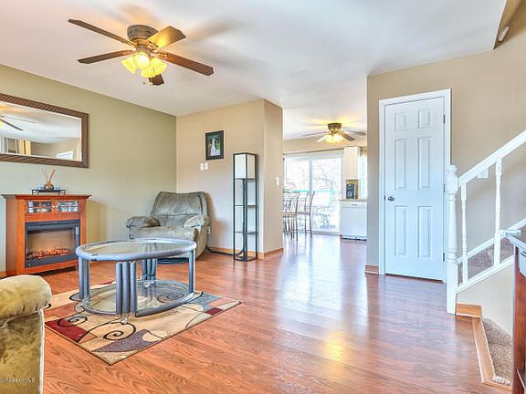 4th image of 989 Brightwood Dr