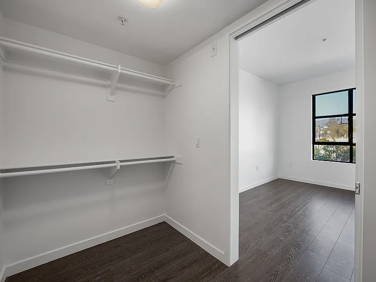 5800 Harold Way — Photo 33