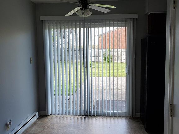 3rd image of 3760 Red River Dr