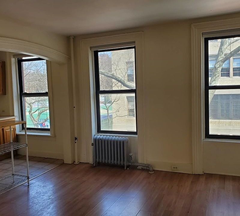 1st image of 366 Clermont Ave #2