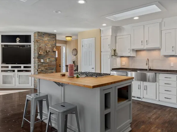 5863 Silver Saddle Dr, Hathaway Pines, CA 95233