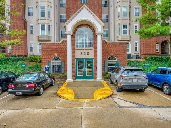 220 Fox Hollow Dr APT 308, Cleveland, OH 44124