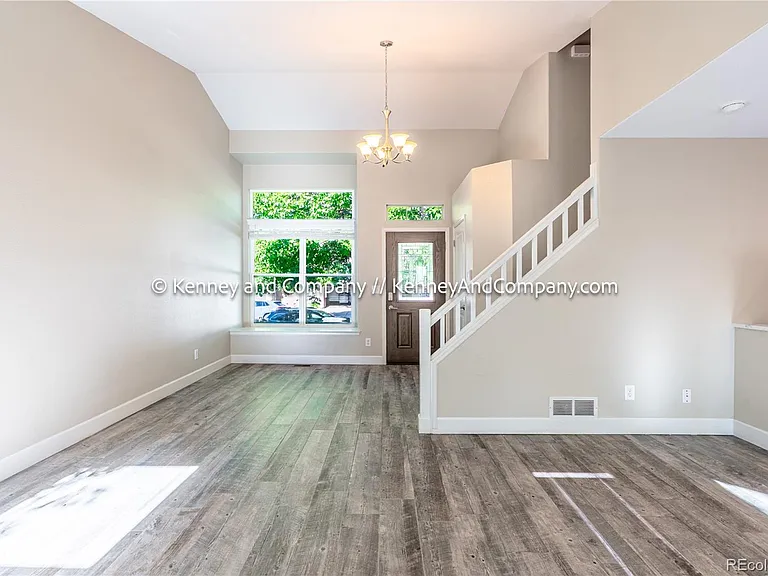 875 S Lindsey St — Photo 6
