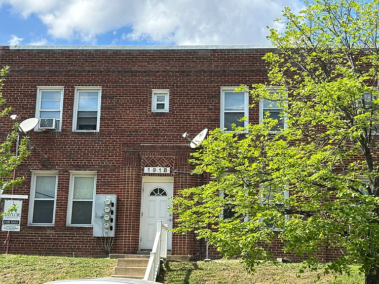 1918 I St NE #C — Photo 19