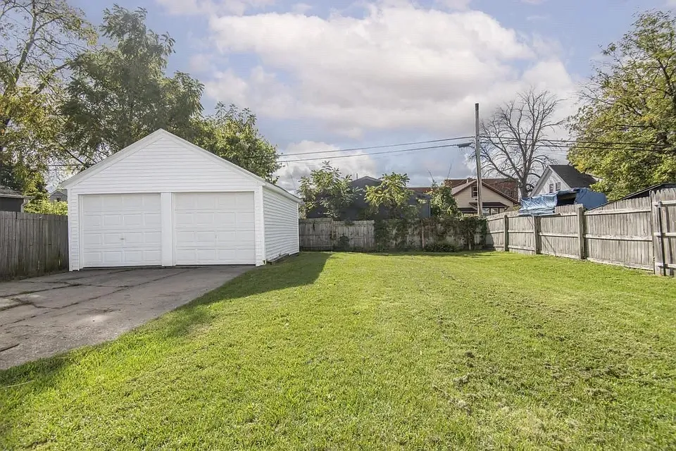 4 bed, 1560 sqft, $1,500 — Photo 2