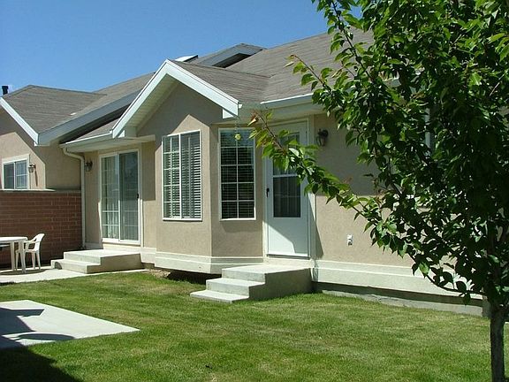 2nd image of 294 E Pavilion Cir