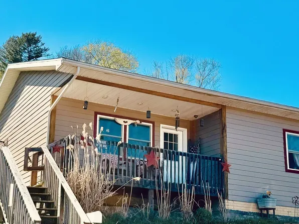 379 Elizabeth St, Nelsonville, OH 45764