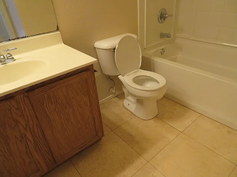 932 W Carter Rd — Photo 5