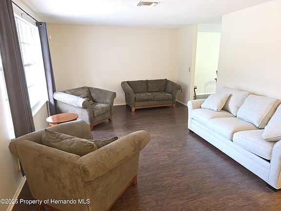 3rd image of 12912 Willoughby Ln