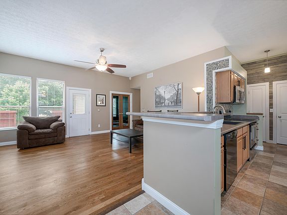 2nd image of 4992 Shady Oak Dr