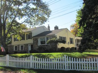 1 Maple Ct, Mahopac, NY 10541