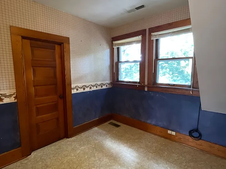 615 E 6th Ave — Photo 37