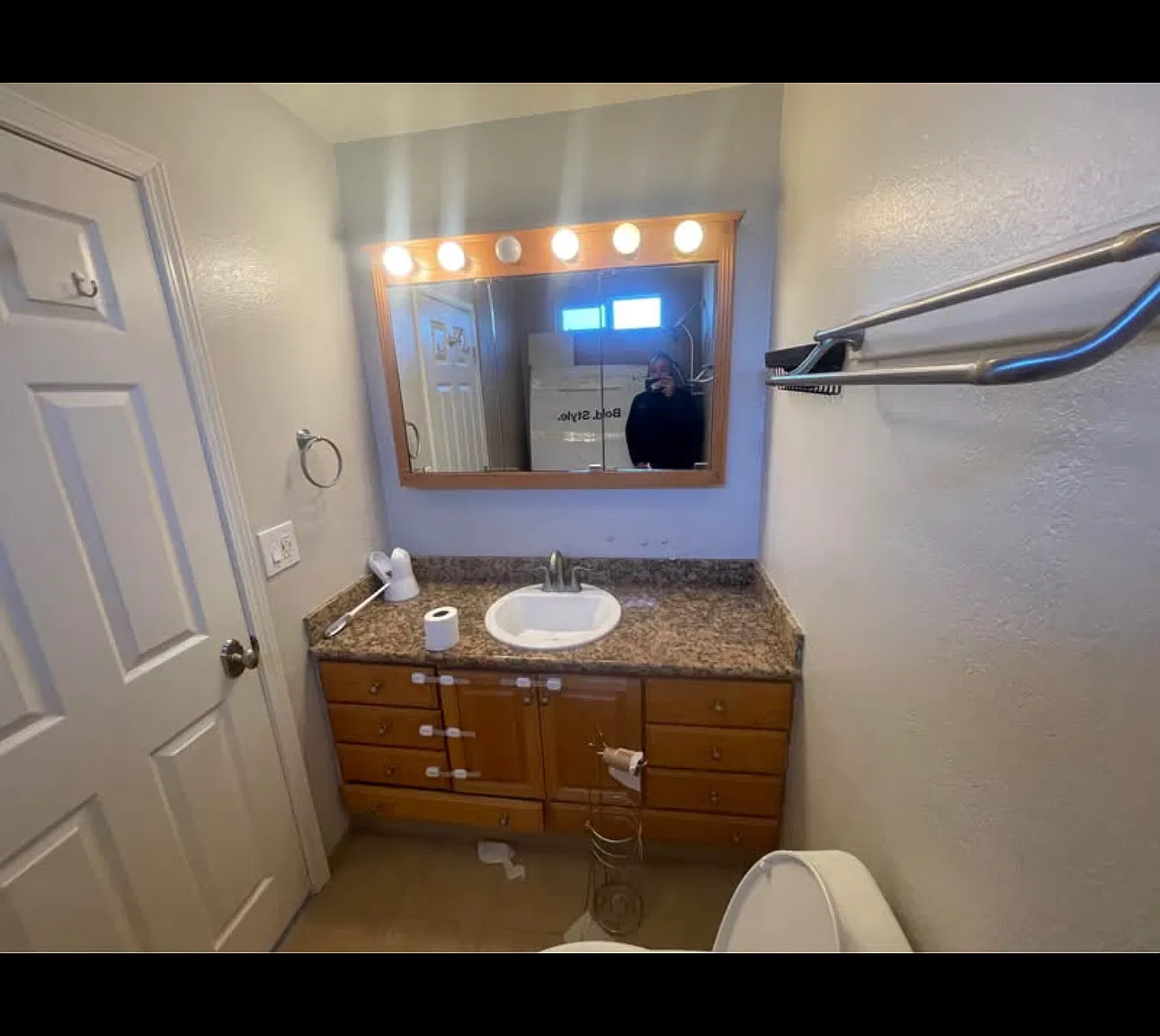 3 bed, 1313 sqft, $4,100 — Photo 2