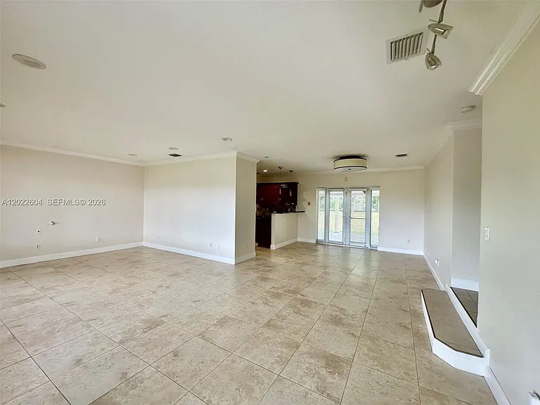 6801 SW 102nd Ave — Photo 4