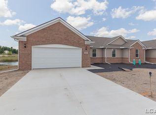 2804 Hope Ct, Adrian, MI 49221