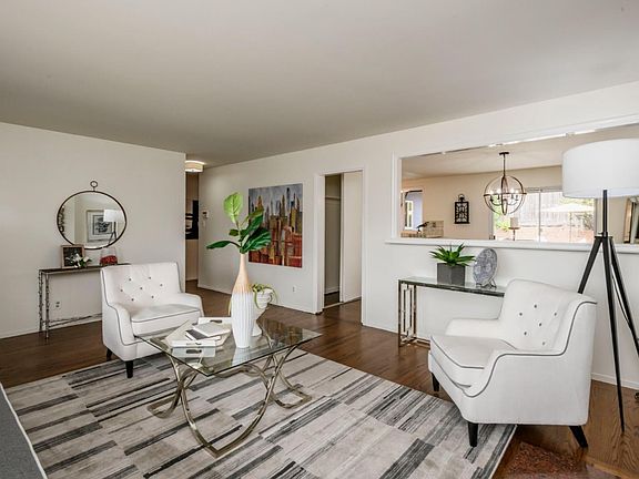 5th image of 301 Evergreen Dr