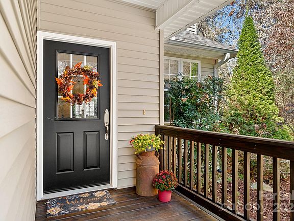 3rd image of 31 N Cottage Ct