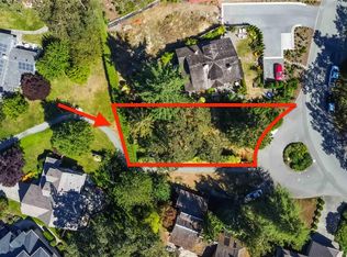 933 Woodhall Dr, Saanich, BC V8X 3L8