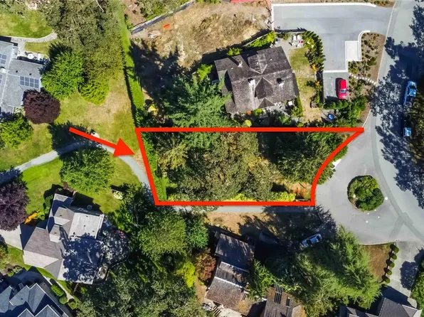 933 Woodhall Dr, Saanich, BC V8X 3L8