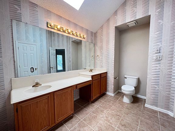 5th image of 3033 Brookshire Dr