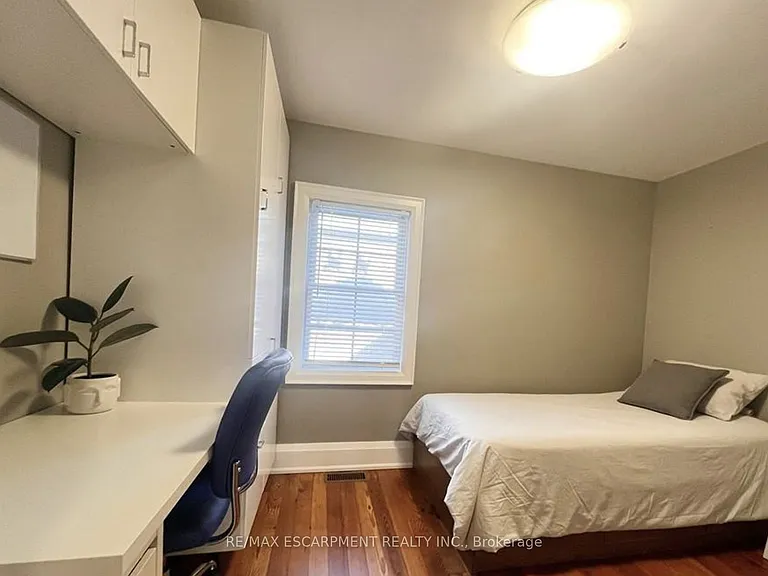 32 Rodman St #MAIN — Photo 6