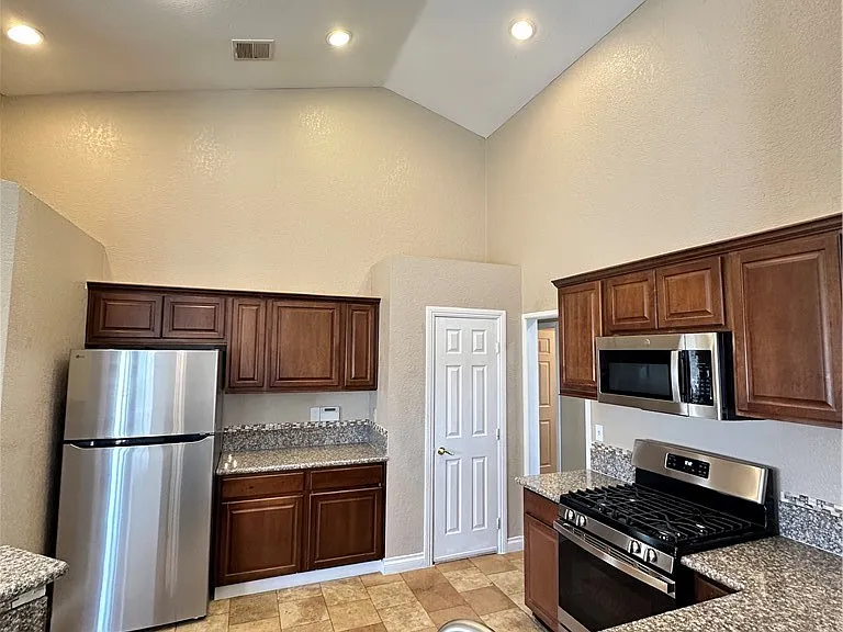 3910 Amy Marie Ct — Photo 7