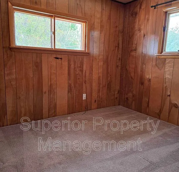 611 Seymour Ave — Photo 8