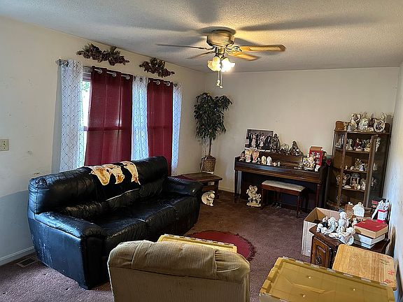 3rd image of 320 Gaston Ave