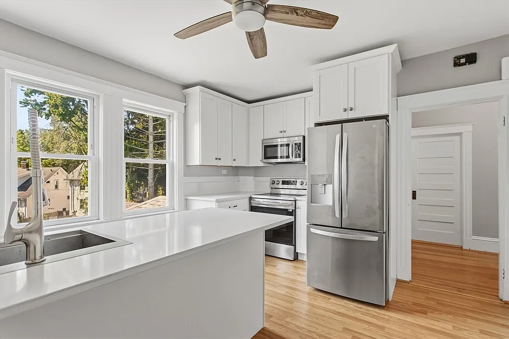 4 bed, 2.0 bath, 1500 sqft, $4,000 — Photo 2