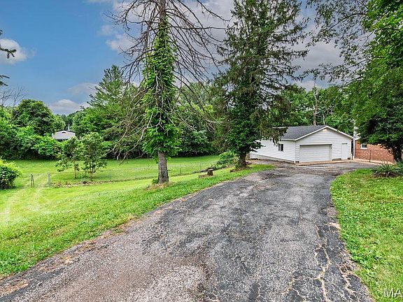 3rd image of 1216 Miller Rd