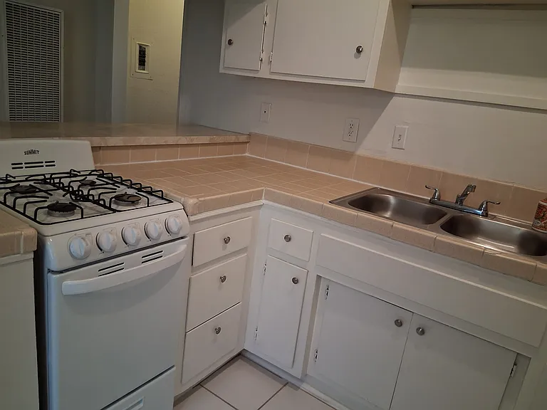 Rancho Mirage Villa Apartments — Photo 11