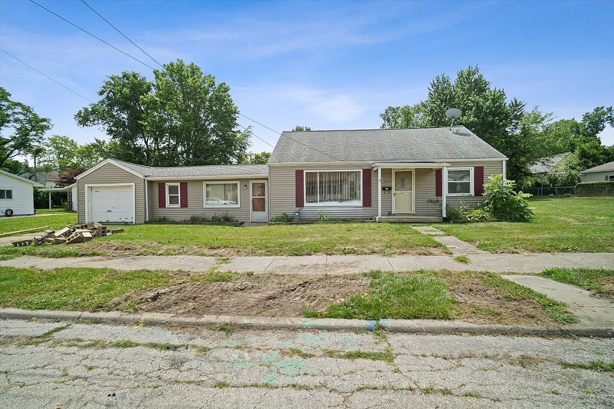 321 E Baker St photo 1