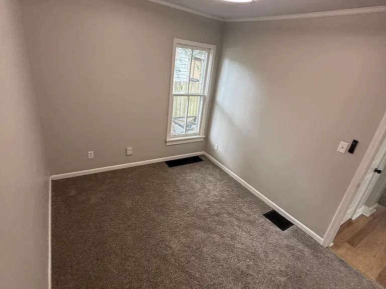 1720 Howard St — Photo 10