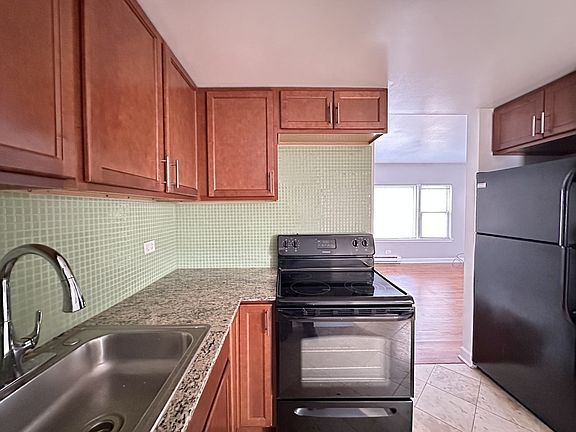 4th image of 7632 N Milwaukee Ave #A3