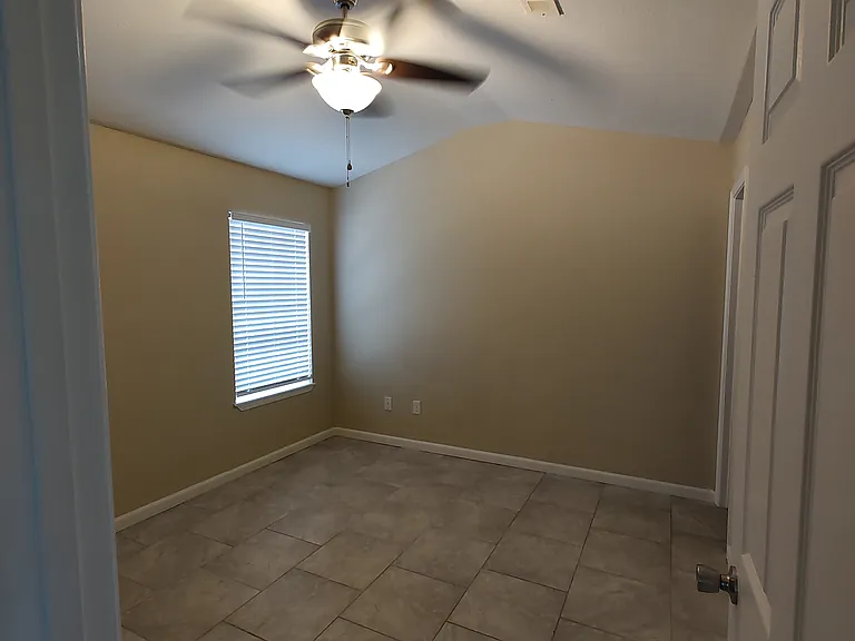 4096 Delmon Ln #B — Photo 4