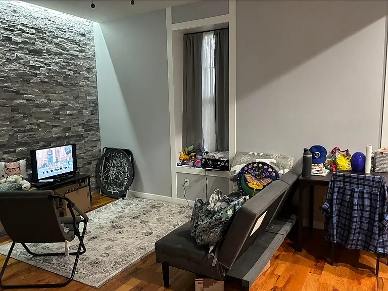 285 E 32nd St #3R — Photo 11