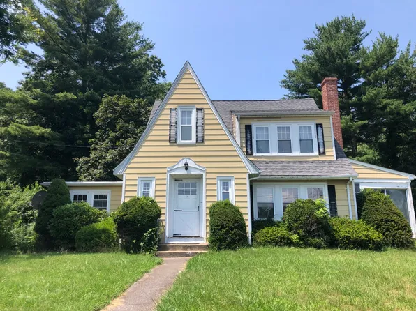 12 Johnson St, North Grosvenordale, CT 06255