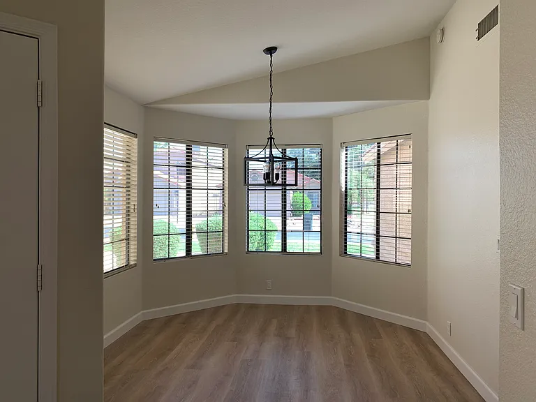 4506 E Amberwood Dr — Photo 3