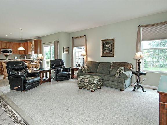 5th image of 2438 Woodside Dr