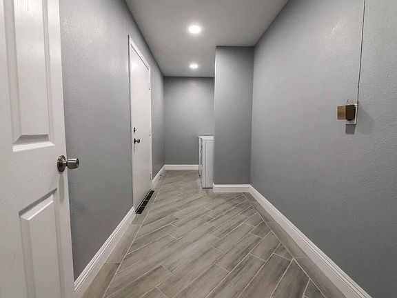 4th image of 6737 Evanston Ave