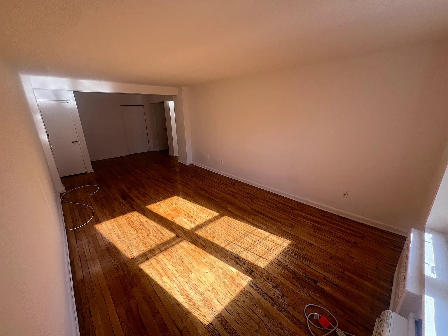 1 bed, 900 sqft, $2,425 — Photo 3