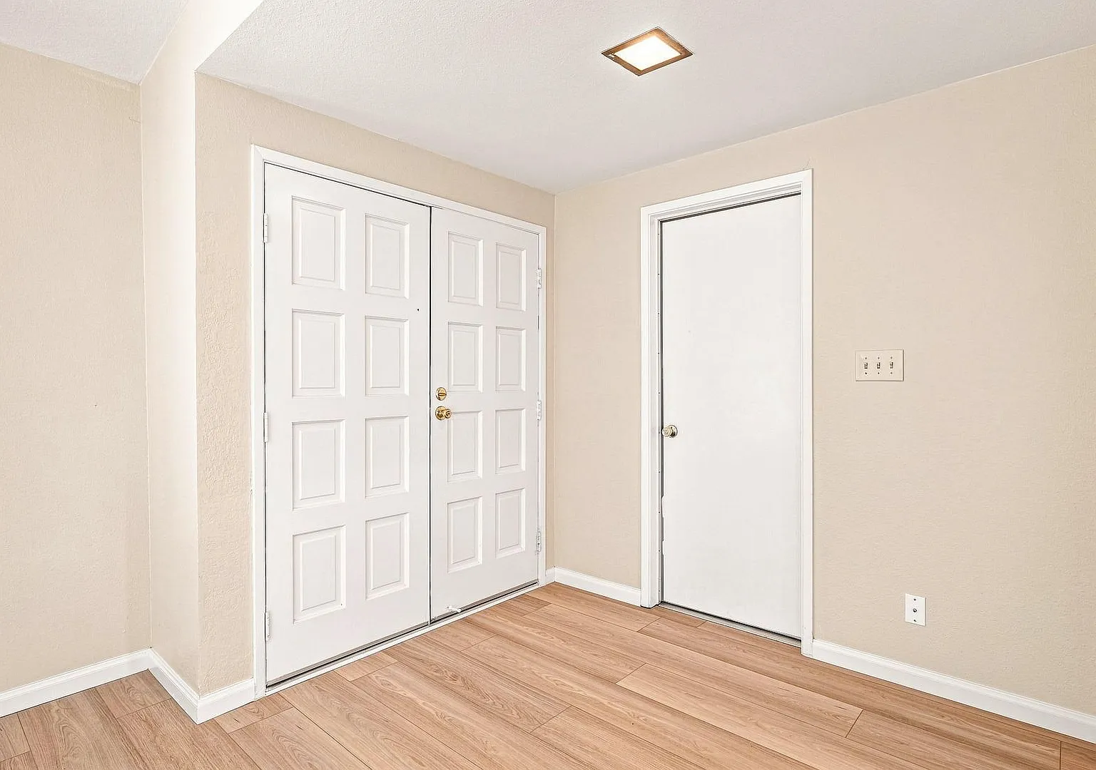 Beautifully Updated 4 Bed 2 Bath Home — Photo 2