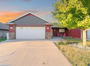 402 Cypress Cir, Harrisburg, SD 57032