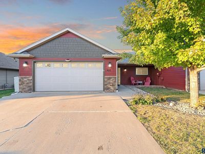 402 Cypress Cir, Harrisburg, SD, 57032