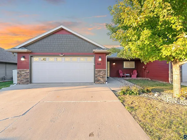 402 Cypress Cir, Harrisburg, SD 57032