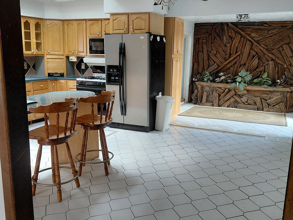 1st image of 404 W Sample St