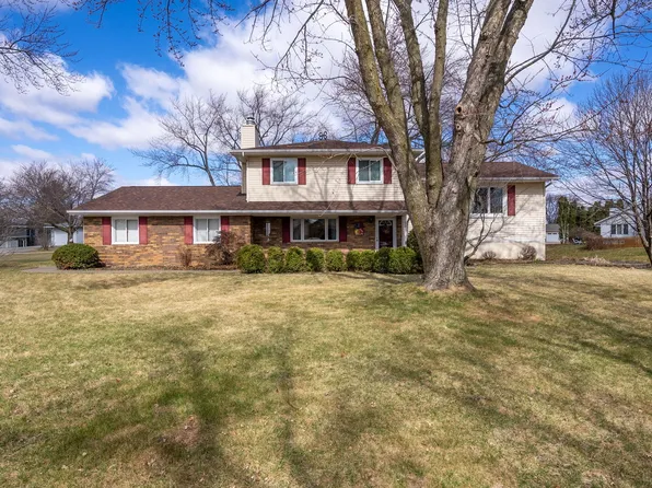 205 Blackhawk Dr, Park View, IA 52748