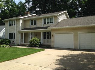 2133 Oakwood Dr, Green Bay, WI 54304