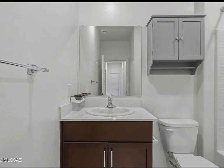 2557 E Calle Joya De Ventura — Photo 10